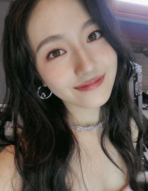 95后明星李兰迪清新甜美自拍图片