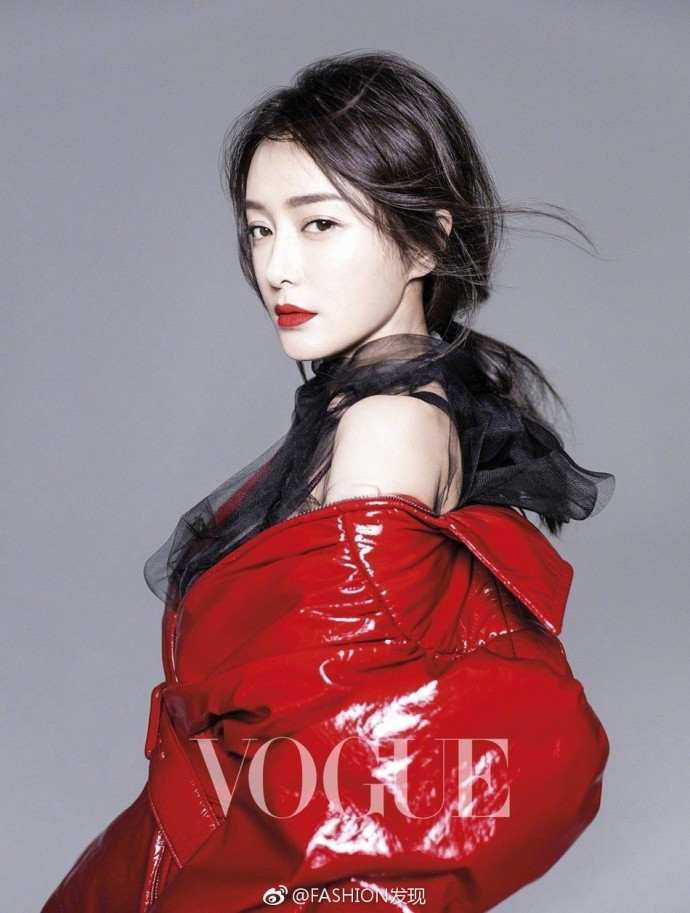 大陆明星秦岚《Vogue》台湾十月刊封面图片