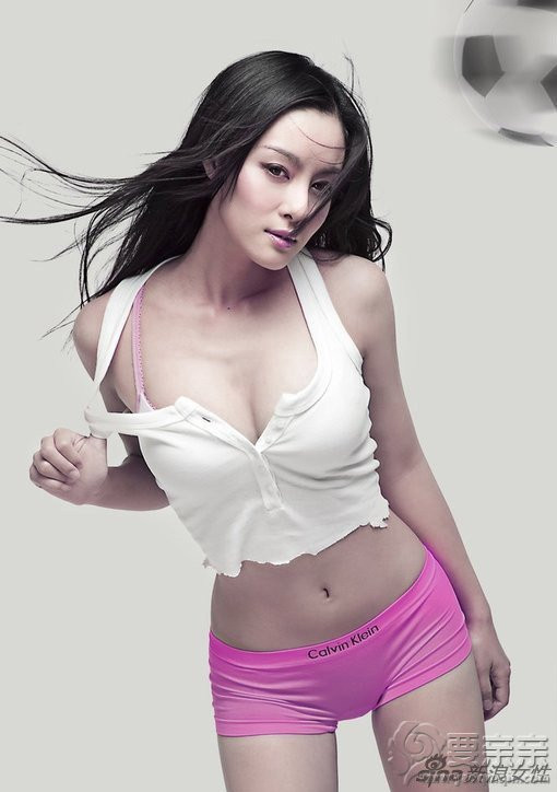 王冕低热裤拍写真助阵世界杯