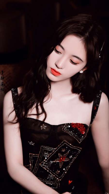 鞠婧祎性感吊带酥诱人写真图片手机壁纸