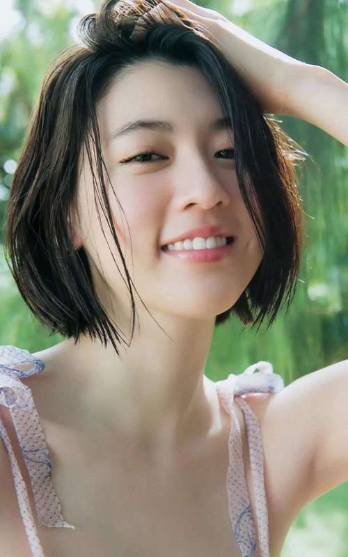 三吉彩花大写真