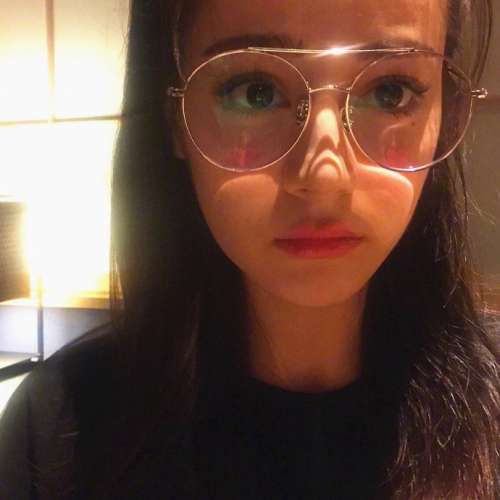 新疆明星散发着单身女子清香的迪丽热巴仙