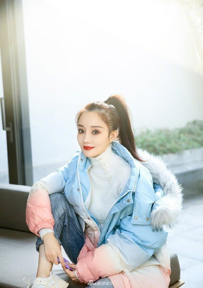 北京明星辣妈李小璐晒最新美照好身材图片