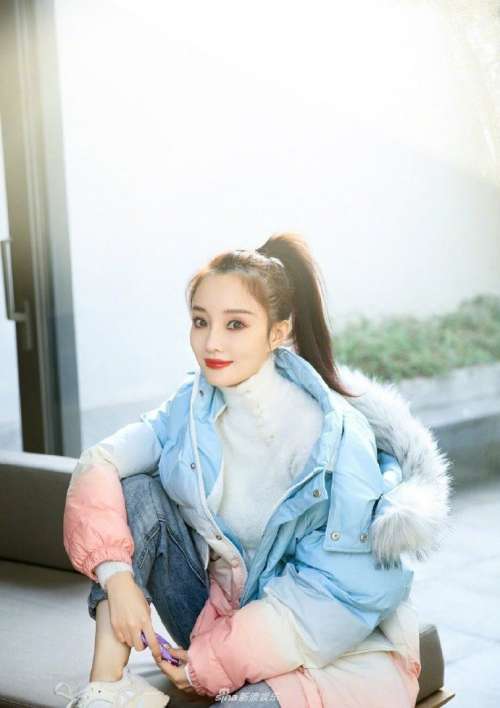 北京明星辣妈李小璐晒最新美照好身材图片