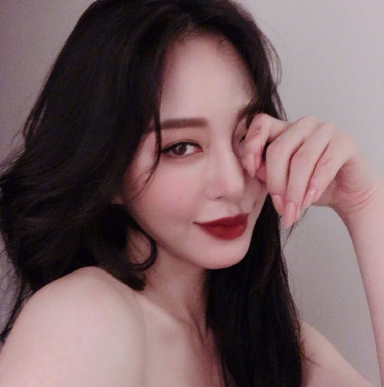 韩国图片 韩国女明星冻龄女神韩艺瑟图片
