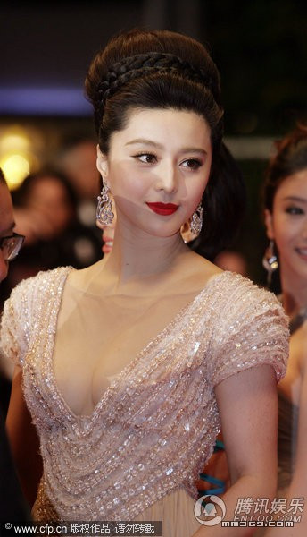 戛纳扮“希腊女神”