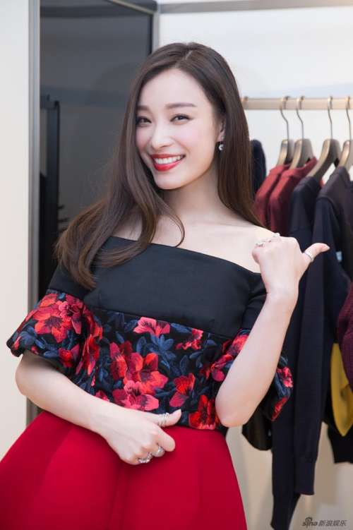 明星倪妮图片_倪妮捞金秀香肩迷人写真