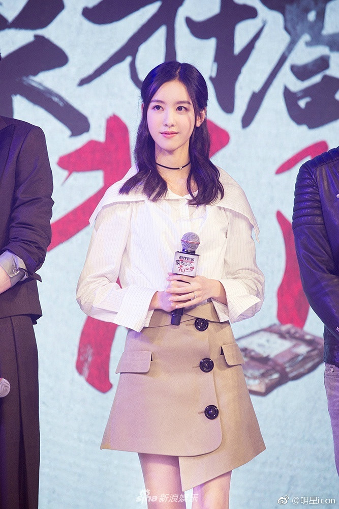清纯明星陈都灵少女风亮相气场全开甜度满