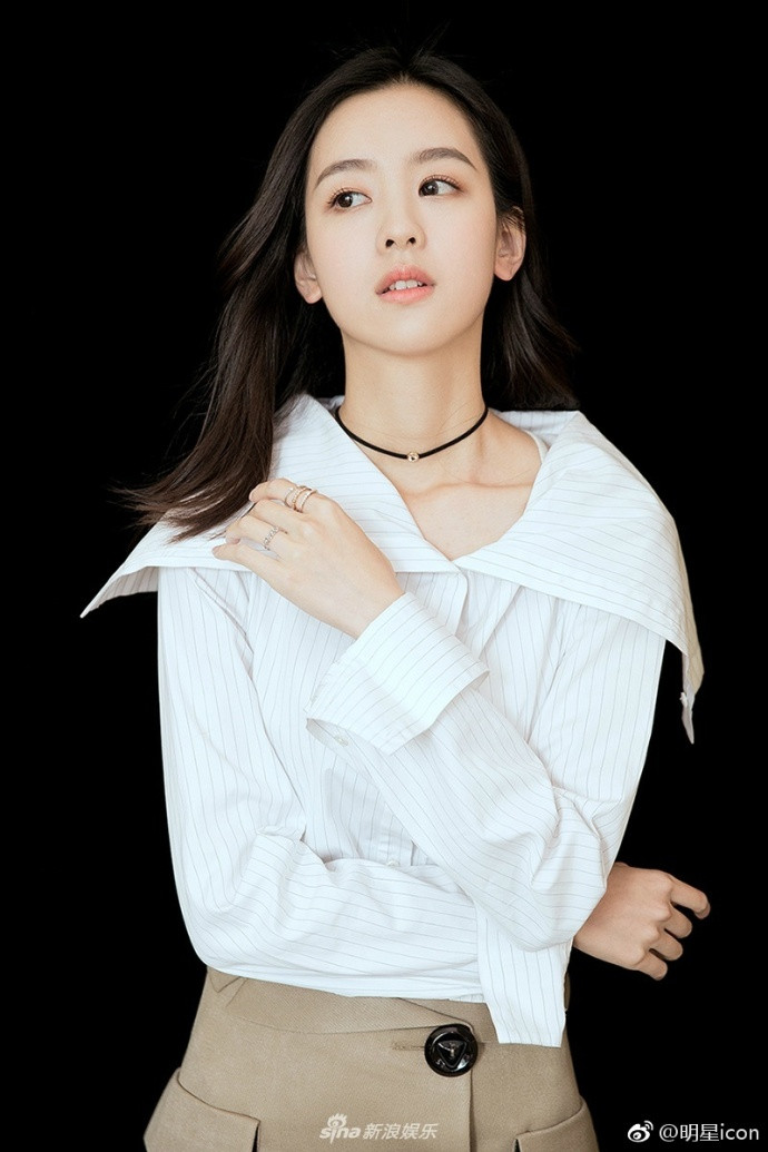 清纯明星陈都灵少女风亮相气场全开甜度满