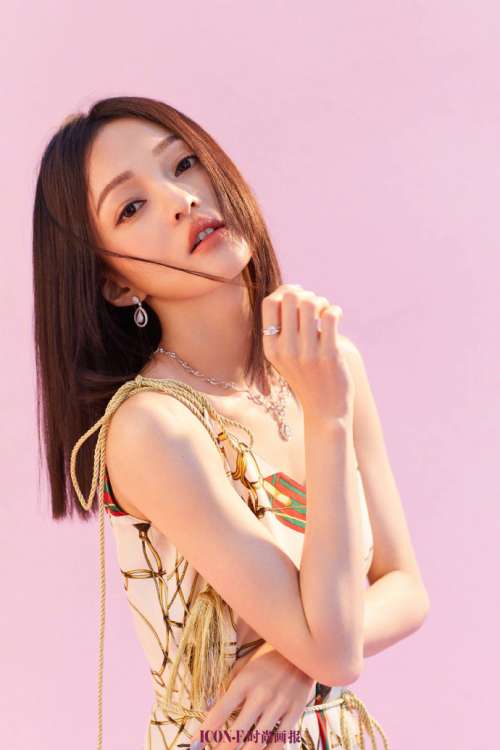 台湾明星张韶涵精灵般的美貌时尚杂志大片