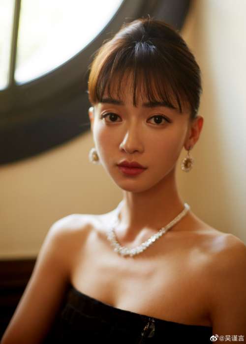北京图片 90后女明星吴谨言蒂芙尼展览图片