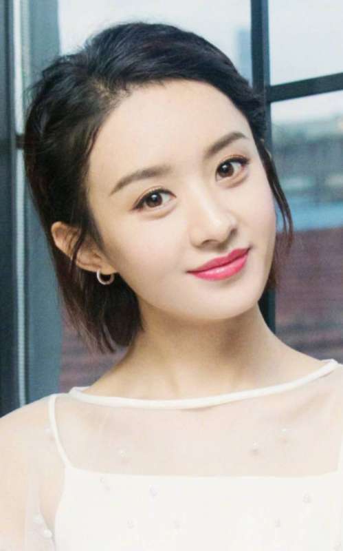 大眼明星赵丽颖一袭白色仙女裙造型仙女范