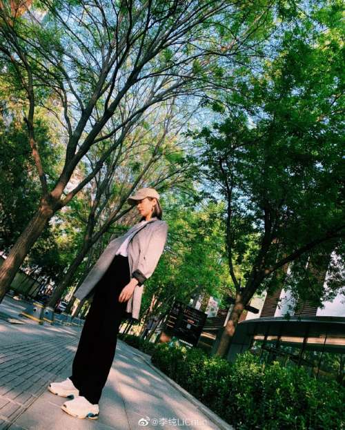 安徽图片 中国女星李纯春日街拍图片