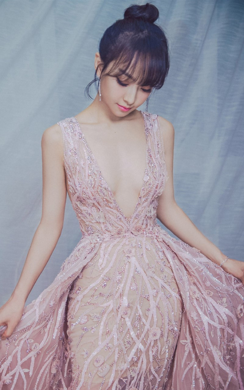 明星宋茜礼服写真手机壁纸