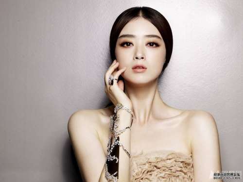 大眼明星蒋欣时尚美妆大片_蒋欣图片