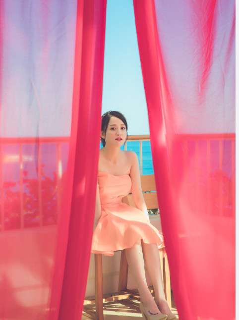 台湾明星陈乔恩粉嫩伴娘服写真