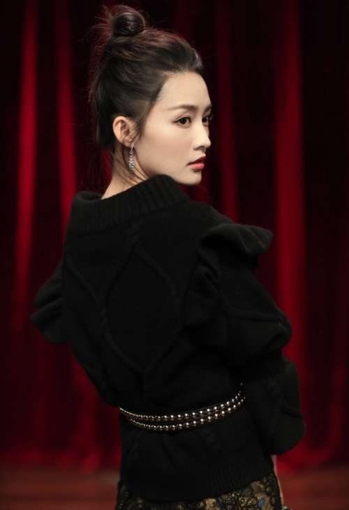 江苏明星李沁时尚大片三种色彩三种心情美