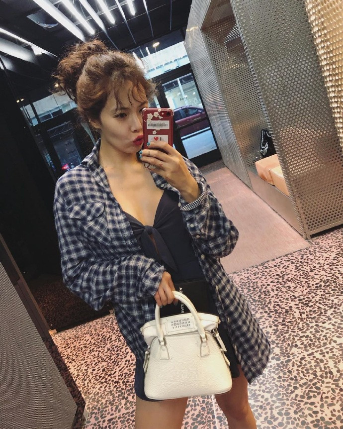 韩国图片 羊毛卷发型的金泫雅图片