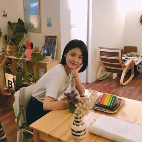 韩国图片_JYP新签演员辛睿恩신예은短发图片