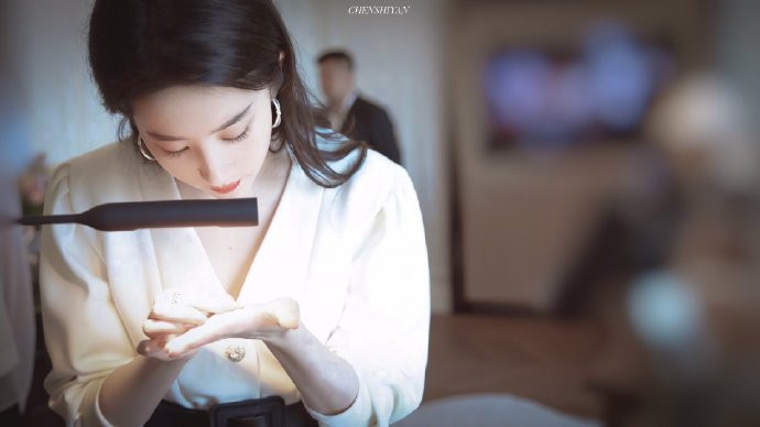 中国明星刘亦菲小仙女白衣飘飘图片