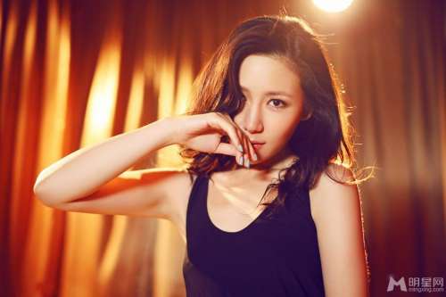 明星刘梓妍背性感妩媚迷人写真