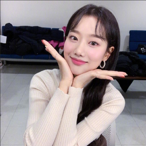 韩国april组合李娜恩可爱图片