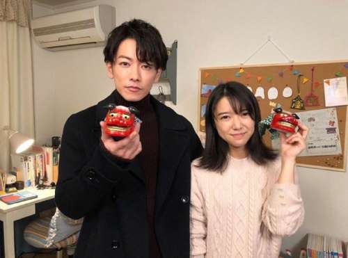 日本明星佐藤健上白石萌音戏外情侣照片