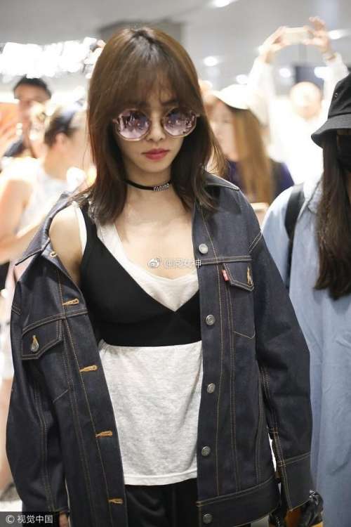 台湾蔡依林内衣外穿小香肩性感迷人图片