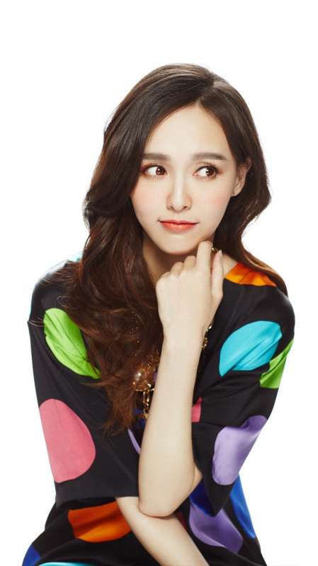 上海明星唐嫣彩色T恤写真