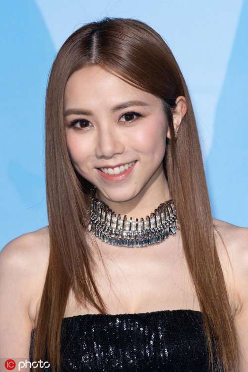 香港图片 香港女明星邓紫棋抹珠片裙出席