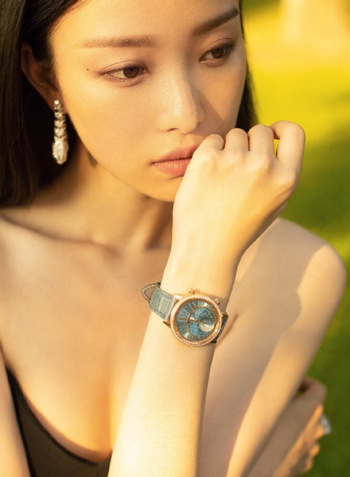 中国图片 女明星倪妮抹长裙尽显优雅气质