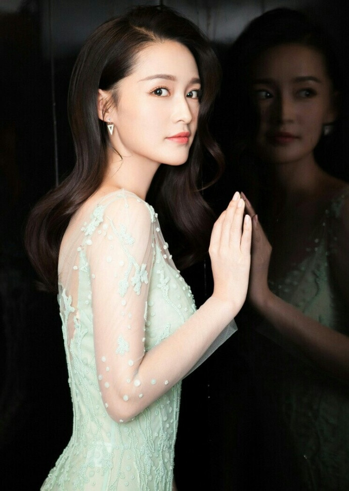 苏州明星李沁冰蓝色晚礼服唯美写真