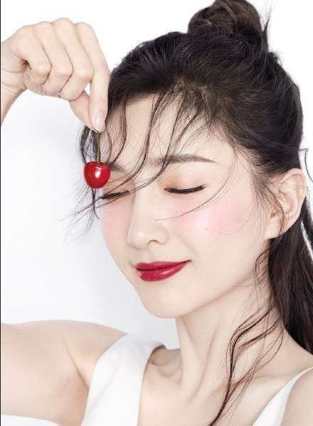 上海图片 女演员江疏影夏日樱桃妆图片