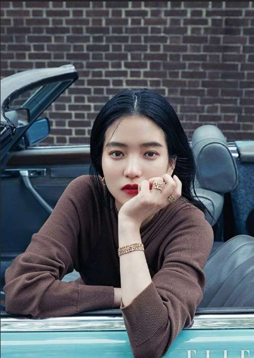 韩国图片 金牛座女生金泰梨《ELLE》冷艳红唇