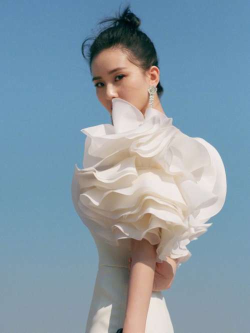 中国演员刘诗诗花仙子白色鱼尾裙唯美写真图片
