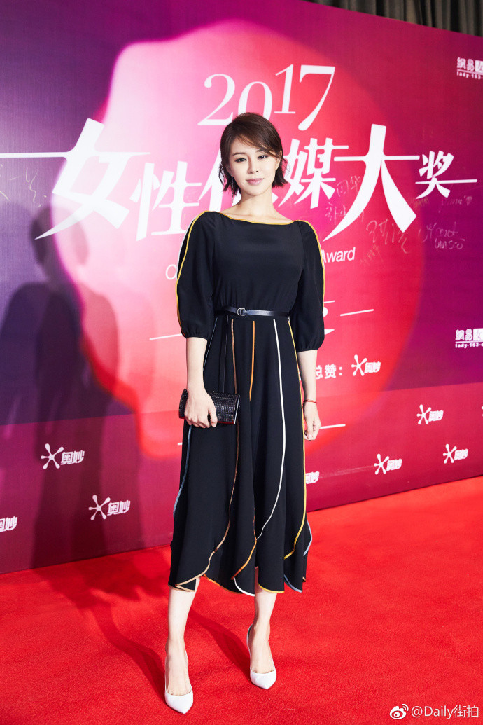 内地明星关悦身着Christian Dior 2018早春系列连