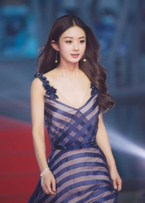 河北明星赵丽颖蓝色礼服随拍图片
