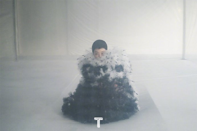 河北明星周冬雨登上《T Magzine》12月刊封面大