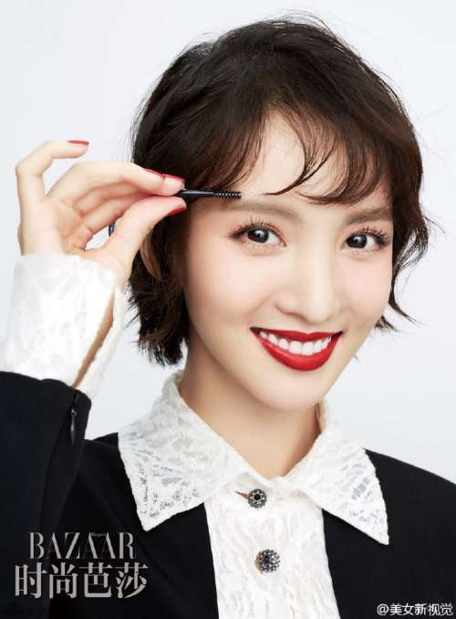 大眼明星金晨短发红唇精致妆容写真