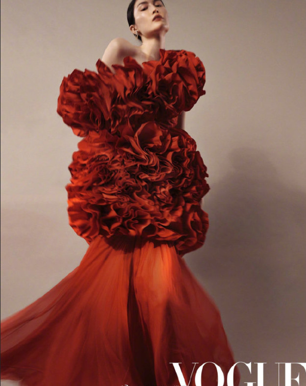 中国图片 超模何穗《Vogue》封面图片