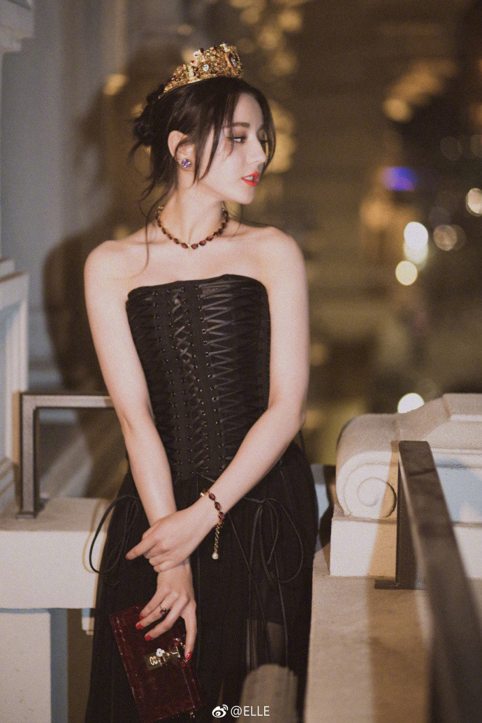 大眼明星迪丽热巴米兰Dolce&Gabbana Diamond Sho