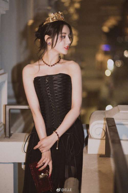 大眼明星迪丽热巴米兰Dolce&Gabbana Diamond Sho