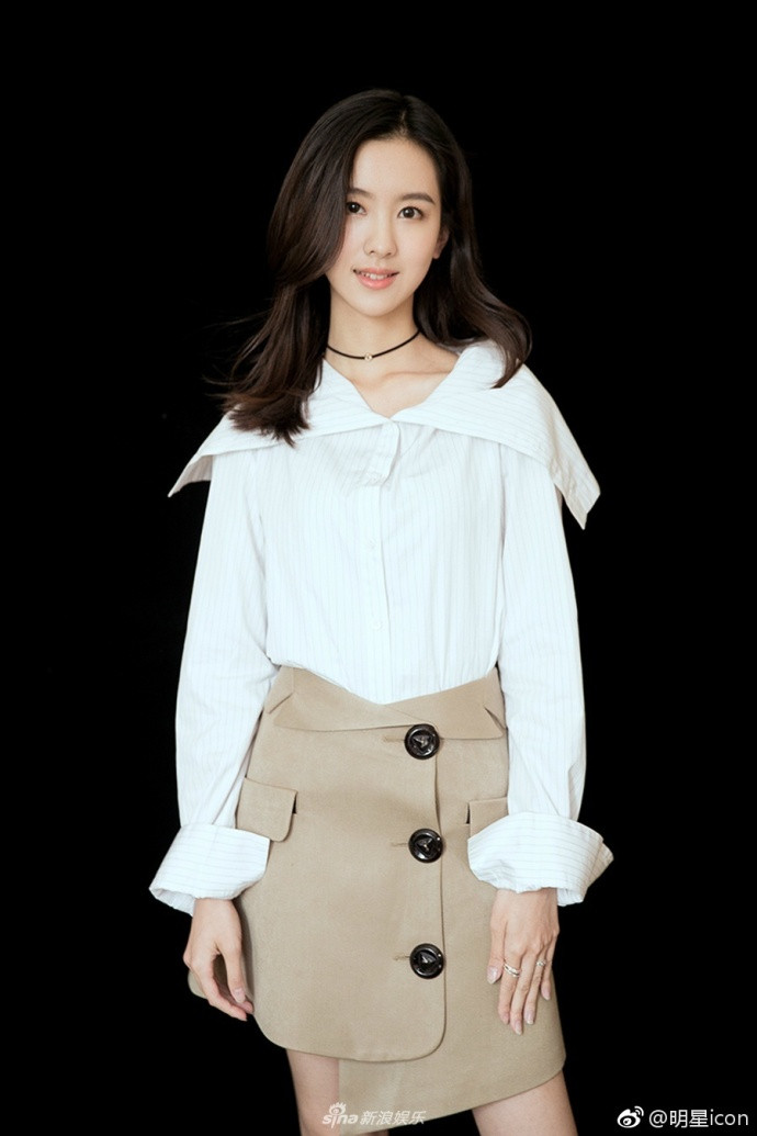 清纯明星陈都灵少女风亮相气场全开甜度满