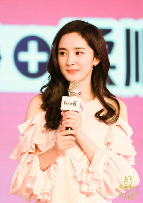 北京明星杨幂代言活动图片