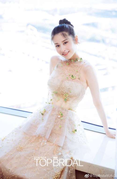 内地明星颖儿TopBridal薄纱礼服灵气优雅图片