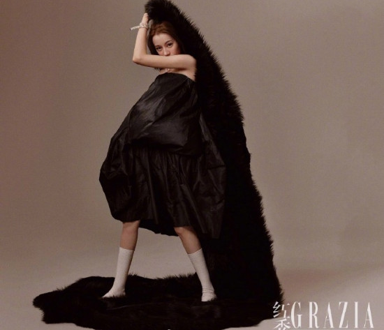 新疆图片 胖迪迪丽热巴《红秀GRAZIA》封面图