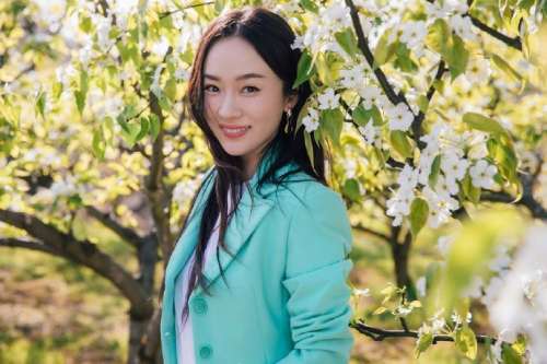 北京明星霍思燕带着儿子嗯哼公益图片