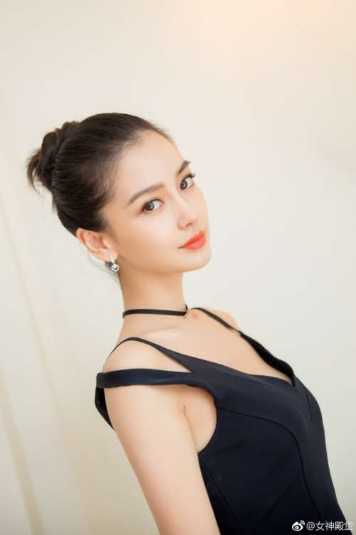 大眼明星angelababy身着黑色礼服优雅出镜图片
