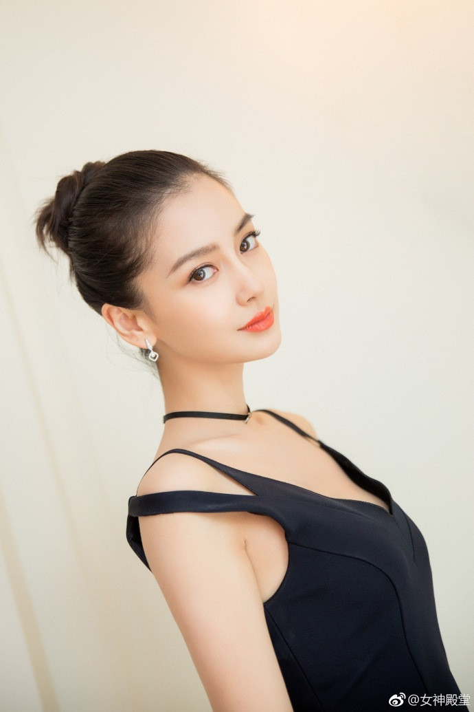 大眼明星angelababy身着黑色礼服优雅出镜图片