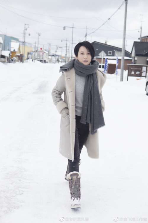 不神俞飞鸿北海道雪景里短发街拍图片美人